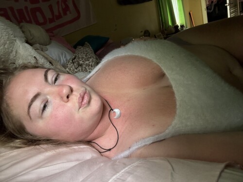 20250528_10135023f5949b20d8ae71.md 30 of my sexy and alluring selfies and videos showing my breasts
